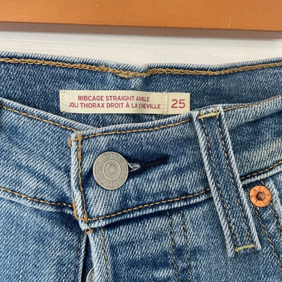 Women's Levi's "Ribcage" Straight Ankle Jeans - Picture 2 of 5